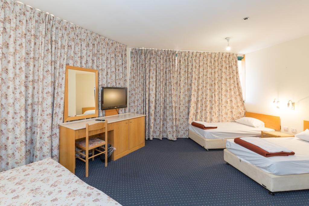 Hotel & Museum Dona Gracia Tiberias Bagian luar foto
